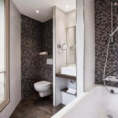 Отель Best Western Nouvel Orléans Montparnasse Франция, Париж - отзывы, цены и фото номеров - забронировать отель Best Western Nouvel Orléans Montparnasse онлайн ванная