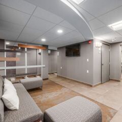 Отель Regency Suites Hotel Канада, Калгари - отзывы, цены и фото номеров - забронировать отель Regency Suites Hotel онлайн