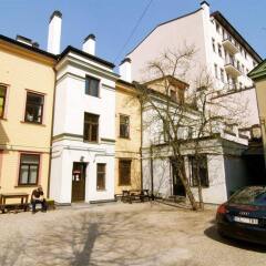 Central Hostel парковка