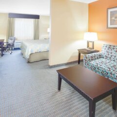 Days Inn & Suites by Wyndham Russellville in Russellville, United States of America from 87$, photos, reviews - zenhotels.com guestroom photo 2