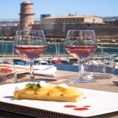 Отель Sofitel Marseille Vieux Port Франция, Марсель - 2 отзыва об отеле, цены и фото номеров - забронировать отель Sofitel Marseille Vieux Port онлайн пляж фото 2