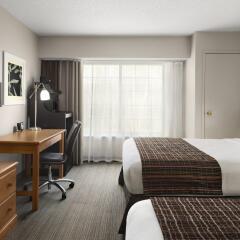 Отель Country Inn & Suites Columbus Airport комната для гостей фото 5