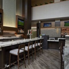 Отель Crystal Gateway Marriott гостиничный бар