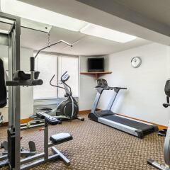 Отель Clarion Inn and Summit Center фитнесс-зал фото 3