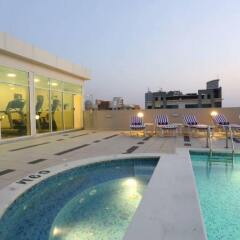 Отель Premier Inn Dubai Silicon Oasis бассейн фото 3
