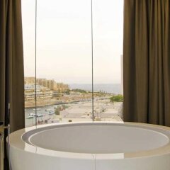 Отель H Hotel Мальта, Сан Джулианс - 1 отзыв об отеле, цены и фото номеров - забронировать отель H Hotel онлайн ванная