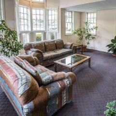 Отель Rodeway Inn And Suites On The River Чероки интерьер отеля