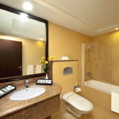 Corp Executive Hotel Doha Suites ванная фото 2