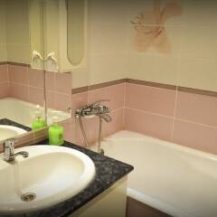 Апартаменты Dobrye Sutki Apartment on Gastello 6-1 ванная