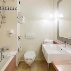 Отель Campanile Val de France 3* Стандартный номер с различными типами кроватей фото 8
