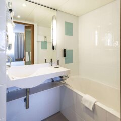 Отель Novotel Bern Expo ванная фото 2