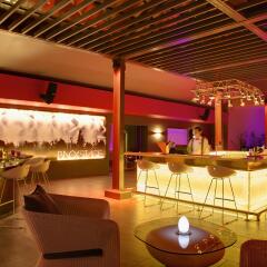 Hennessy Park Hotel гостиничный бар