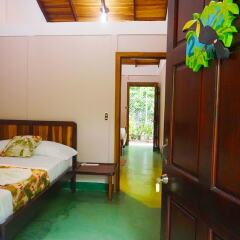 Отель Cabinas Tropicales Puerto Jimenez Ринкон сейф в номере