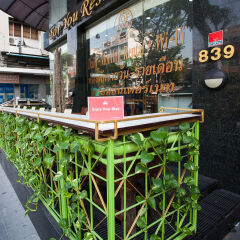 Отель ZEN Rooms Silom Soi 17 гостиничный бар