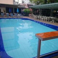 Home Pattaya Hotel бассейн