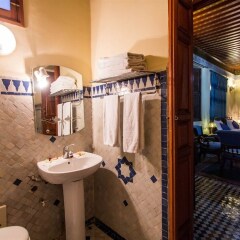 Отель Riad Ibn Khaldoun Марокко, Фес - отзывы, цены и фото номеров - забронировать отель Riad Ibn Khaldoun онлайн ванная фото 2