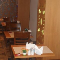 Jakaranda Hotel питание
