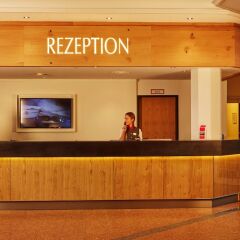 H+ Hotel Hannover интерьер отеля