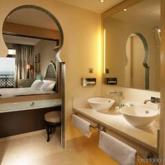Отель Hilton Ras Al Khaimah Resort & Spa ванная