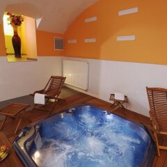 EA Hotel Mánes бассейн