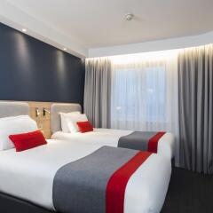 Отель Holiday Inn Express London Luton Airport комната для гостей фото 2