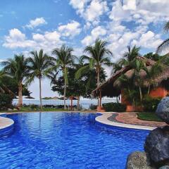 Отель The Inn at Manzanillo Bay бассейн