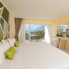 Отель Andaman Embrace Patong 5* Стандартный номер с различными типами кроватей фото 5