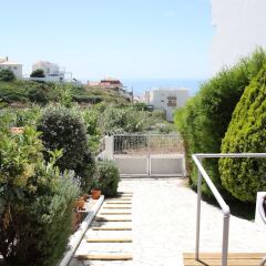 Ericeira Chill Hill Hostel & Private Rooms - Peach Garden бассейн фото 3