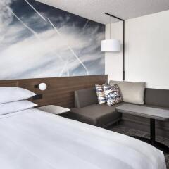 Отель Newark Liberty International Airport Marriott США, Ньюарк - отзывы, цены и фото номеров - забронировать отель Newark Liberty International Airport Marriott онлайн комната для гостей фото 2