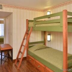 Отель Best Western Plus Raffles Inn & Suites комната для гостей фото 3