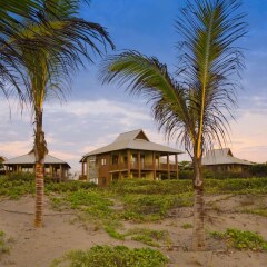 Отель Indura Beach & Golf Resort, Curio Collection by Hilton Гондурас, Тела - отзывы, цены и фото номеров - забронировать отель Indura Beach & Golf Resort, Curio Collection by Hilton онлайн пляж фото 2