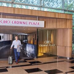 Отель Crowne Plaza Changi Airport Сингапур фитнесс-зал