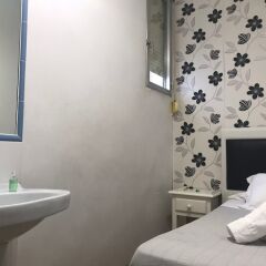 Отель Hostal La Estrella Испания, Мадрид - 1 отзыв об отеле, цены и фото номеров - забронировать отель Hostal La Estrella онлайн ванная