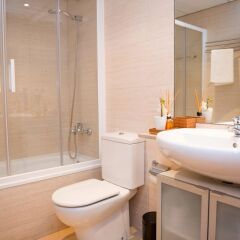 Отель Opening Doors Pueblonuevo Испания, Барселона - отзывы, цены и фото номеров - забронировать отель Opening Doors Pueblonuevo онлайн ванная