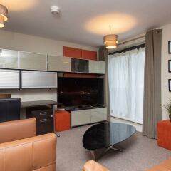 Отель Lovely 2 Bed Flat - Airport/piccadilly Friendly комната для гостей фото 5