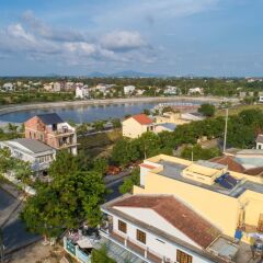 Отель M2Luxe The Lake Hoian пляж