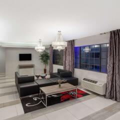 Отель Ramada by Wyndham Culver City комната для гостей