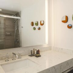 Отель New York LaGuardia Airport Marriott США, Нью-Йорк - отзывы, цены и фото номеров - забронировать отель New York LaGuardia Airport Marriott онлайн ванная фото 2