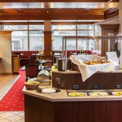 Отель Holiday Inn München Süd Германия, Мюнхен - 13 отзывов об отеле, цены и фото номеров - забронировать отель Holiday Inn München Süd онлайн питание