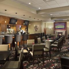 Отель Hilton Vancouver Metrotown Канада, Бурнаби - отзывы, цены и фото номеров - забронировать отель Hilton Vancouver Metrotown онлайн гостиничный бар