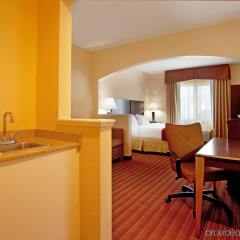 Holiday Inn Express Hotel & Suites Greenville Airport удобства в номере фото 2