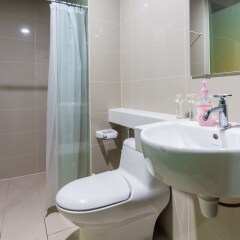 Отель KL Guesthouse Scott Garden Малайзия, Куала-Лумпур - отзывы, цены и фото номеров - забронировать отель KL Guesthouse Scott Garden онлайн ванная фото 2
