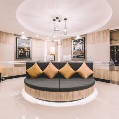 Отель Adelphi Suites Bangkok интерьер отеля
