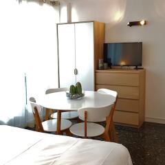 Отель Nice Booking - Emeraude Balcon Vue mer комната для гостей фото 3
