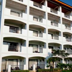 Отель Pinnacle Grand Jomtien Resort парковка