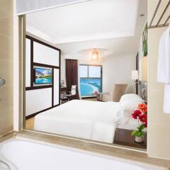 Отель Unit 30A2 in Havana Nha Trang Hotel Вьетнам, Нячанг - отзывы, цены и фото номеров - забронировать отель Unit 30A2 in Havana Nha Trang Hotel онлайн ванная фото 2