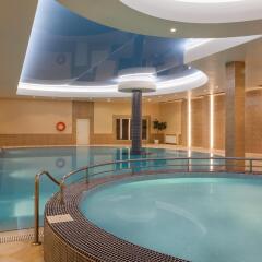 Отель Grand Resort Jermuk Армения, Джермук - 2 отзыва об отеле, цены и фото номеров - забронировать отель Grand Resort Jermuk онлайн бассейн фото 3