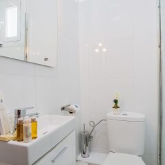 Отель Sweet Inn Apartments - Ethnic Eixample Испания, Барселона - отзывы, цены и фото номеров - забронировать отель Sweet Inn Apartments - Ethnic Eixample онлайн ванная