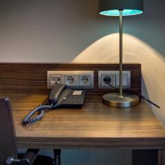 Eden Hotel Amsterdam Амстердам сейф в номере