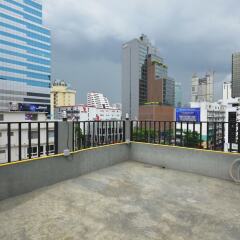 The Chatbox Silom Hostel Бангкок балкон